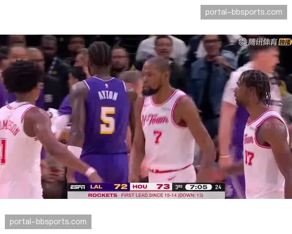 进攻犯规吹罚考量侵犯圆柱体，詹姆斯跳投接触点判读分歧